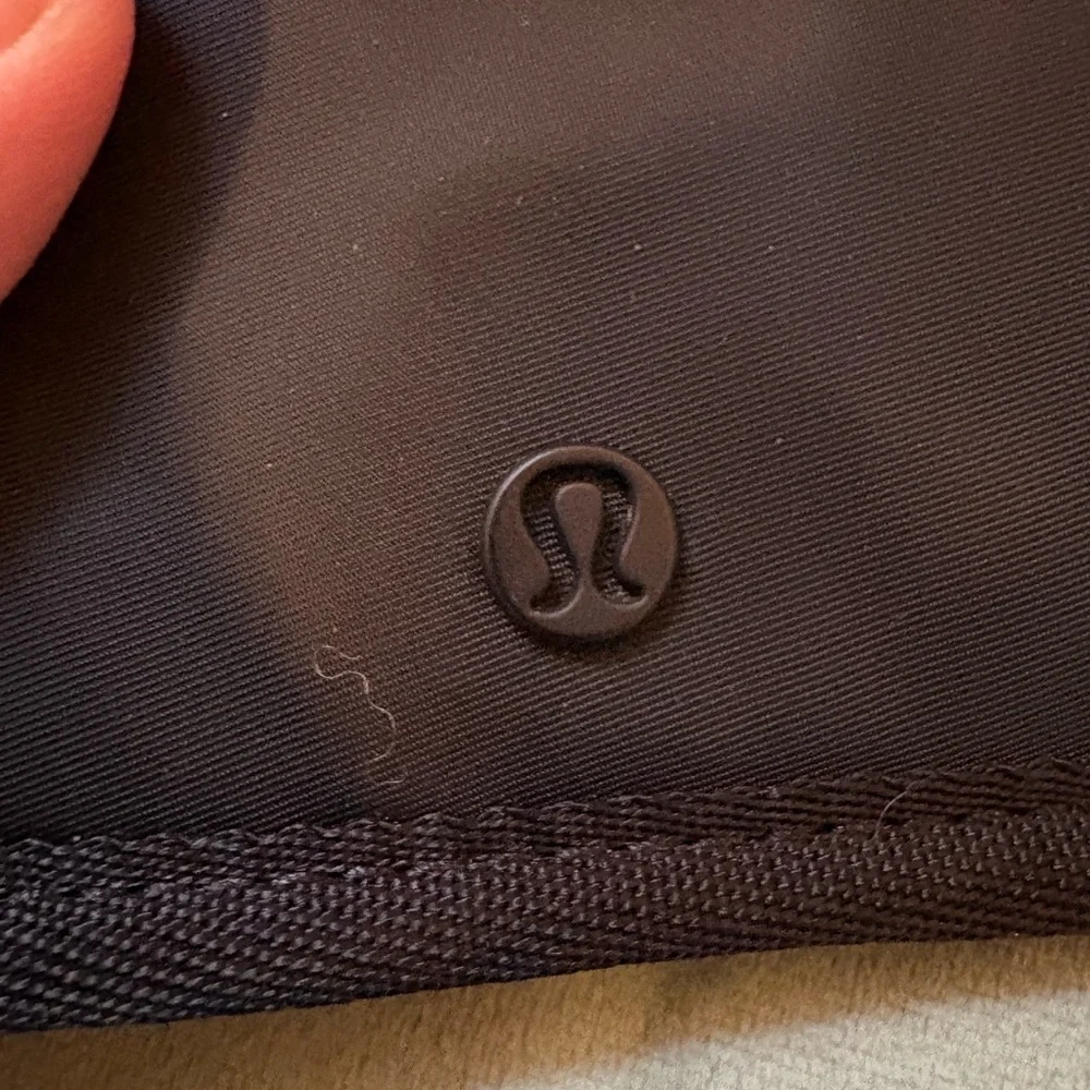 Lululemon Cardcase - Picture 3 of 4